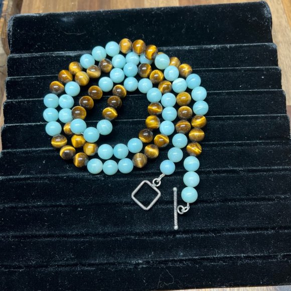 Beautiful sea colored handmade necklace - Picture 1 of 3
